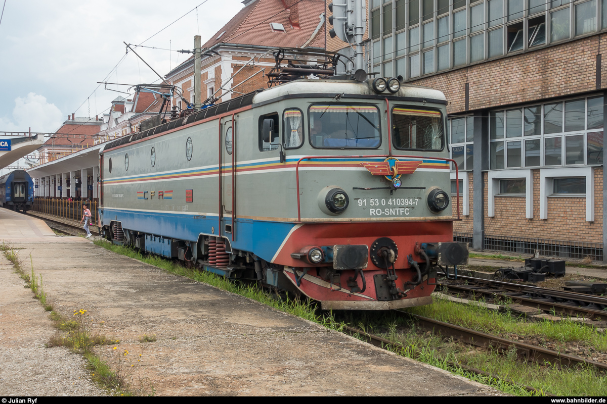 CFR 41 394 in alter Lackierung am 9. Juli 2018 im Bahnhof Cluj-Napoca.