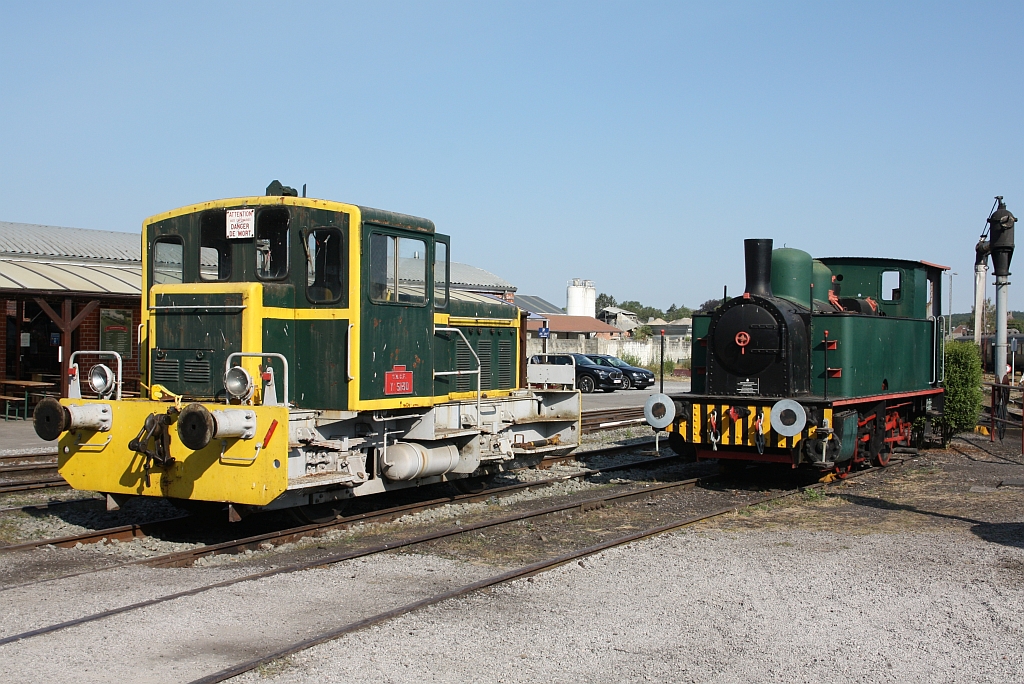 CFV3V PF 84 (ex�Pieux Franki, Li�ge, Hersteller: La Meuse, Baujahr: 1932, Fabr.Nr.: 3398) und SNCF Y 5130  Idefix  (Hersteller: De Dietrich Reichshoffen, Baujahr: 1964) am 25.Juli 2026 im Depot Mariembourg.