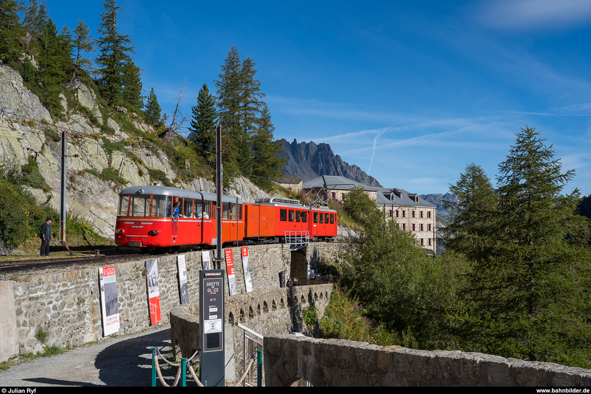 Chemin de fer du Montenvers am 27. August 2020<br>
Der morgendliche Versorgungszug verlässt die Bergstation Montenvers in Richtung Chamonix.