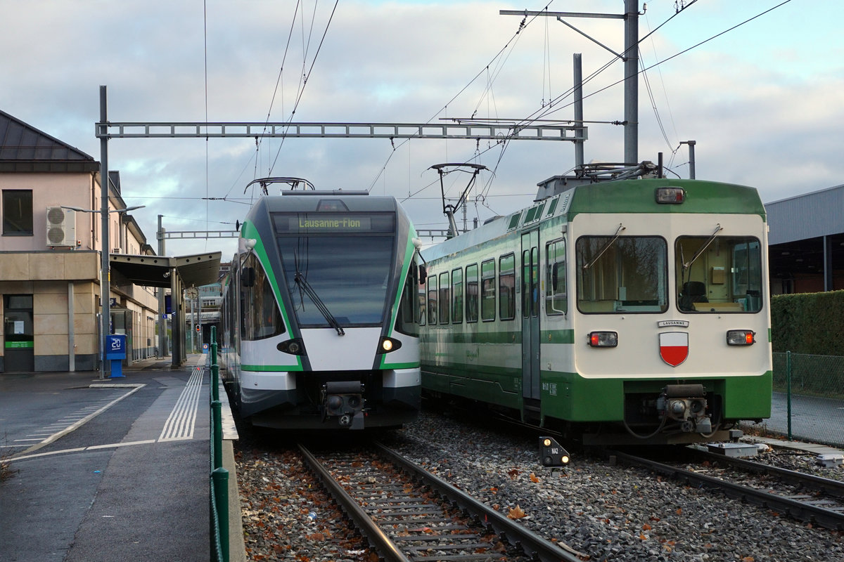 Chemin de fer Lausanne-Echallens-Bercher/LEB.
Begegnung von Triebzügen zweier Generationen, Be 4/8 und RBe 4/8 in Echallens am 27. Dezember 2019.
Foto: Walter Ruetsch