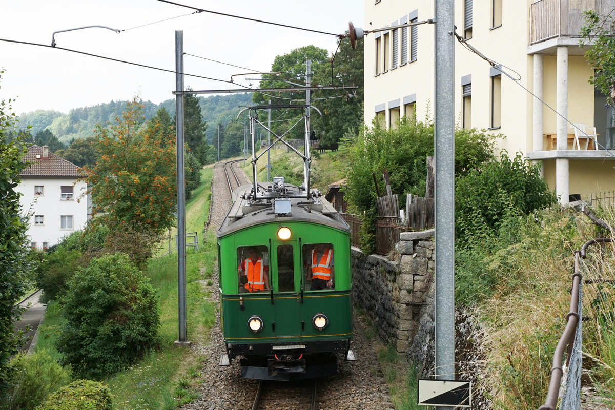 Chemins de fer du Jura CJ
Sonderzug bestehend aus dem BCe 2/4 70 + TT C7 bei Tramelan unterwegs am 19. August 2018.
Foto: Walter Ruetsch