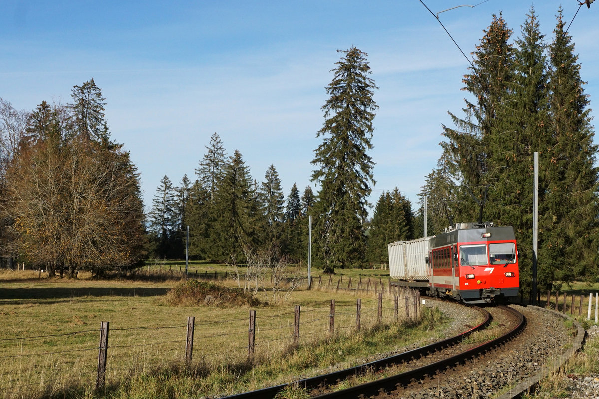 Chemins de fer du jura/CJ.
Herbstliche Impressionen eingefangen bei Le Creux-des-Biches am 13. September 2020.
Foto: Walter Ruetsch