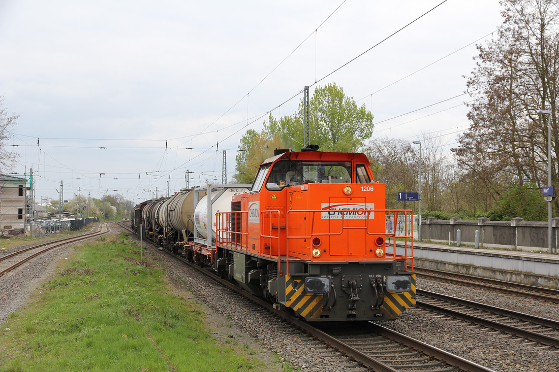 Chemion 275 xxx (genaue Loknummer unbekannt) // Bahnhof Norf // 12. April 2019