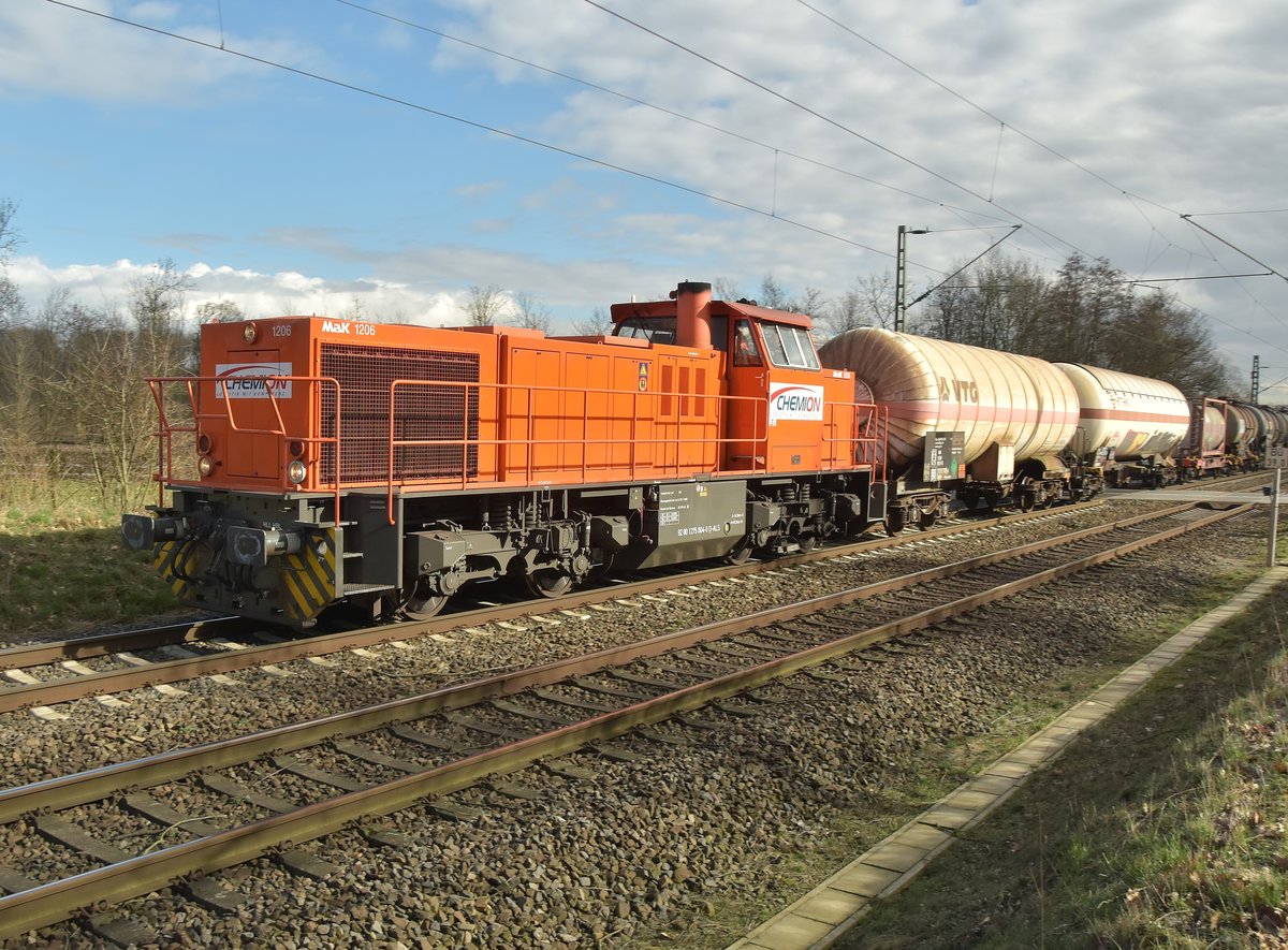 Chemion MAK 1206 1275 004-0 D-ALS mit einem Zug bei Kaarst Broicher Seite nach Krefeld Uerdingen ins Chemiewerk fahrend. Freitag den 24.2.2017