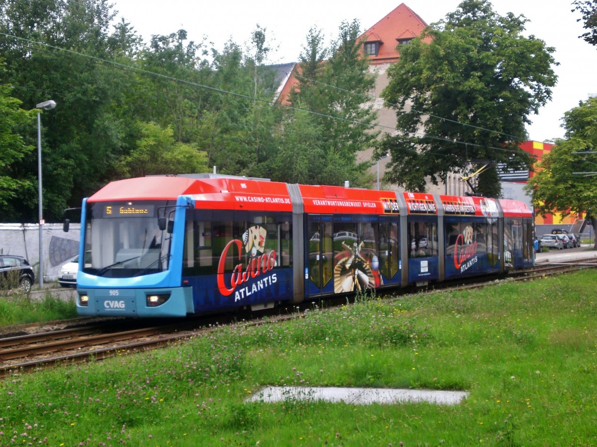 Chemnitz: Straßenbahnlinie 5 nach Gablenz an der Haltestelle Zieschestraße.(4.8.2011) 
