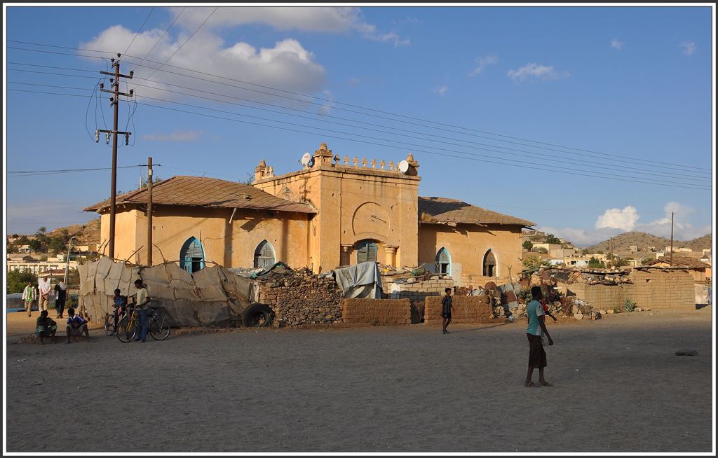 Cheren-Tantarua Villagio Indegeno am Stadtrand von Cheren wurde von der einheimischen Bevölkerung benützt. (02.12.2014)