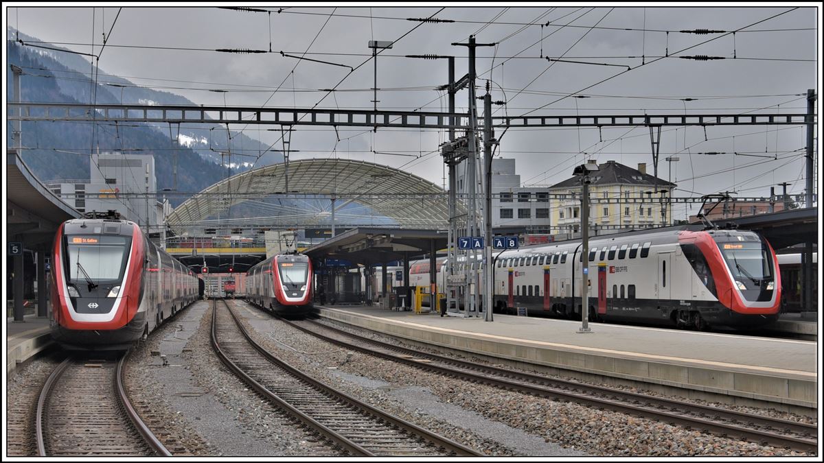 Chur in Twindexx Hand. IR nach St.Gallen, RE nach Zürich HB und IC nach Basel SBB. (05.03.2020)