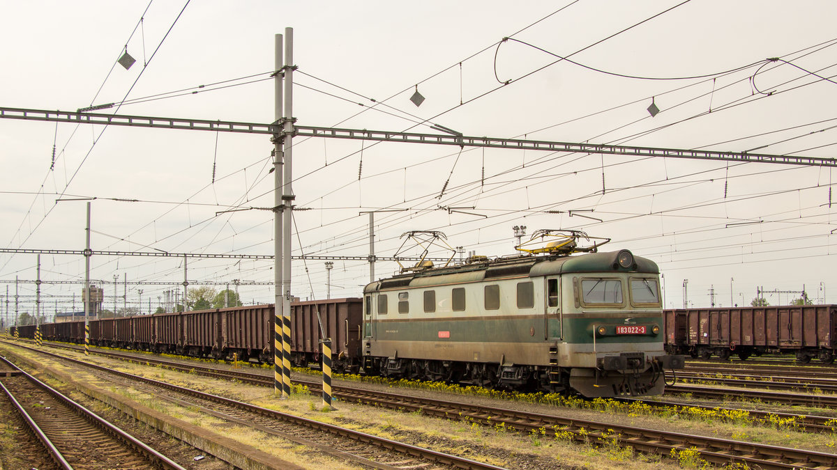 Cierna nad Tisou am 23. April 2019. Die formschöne 183 022-3 steht abfahrbereit im Bahnhof in Richtung Osten. 