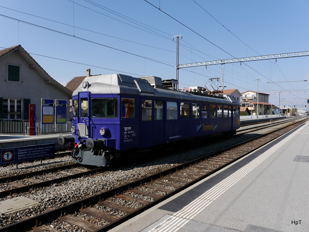 Ciné Tunnel Kino /RM / BLS - Triebwagen ABe 526 290-2 im Bahnhofsareal in Kerzers am 24.03.2018