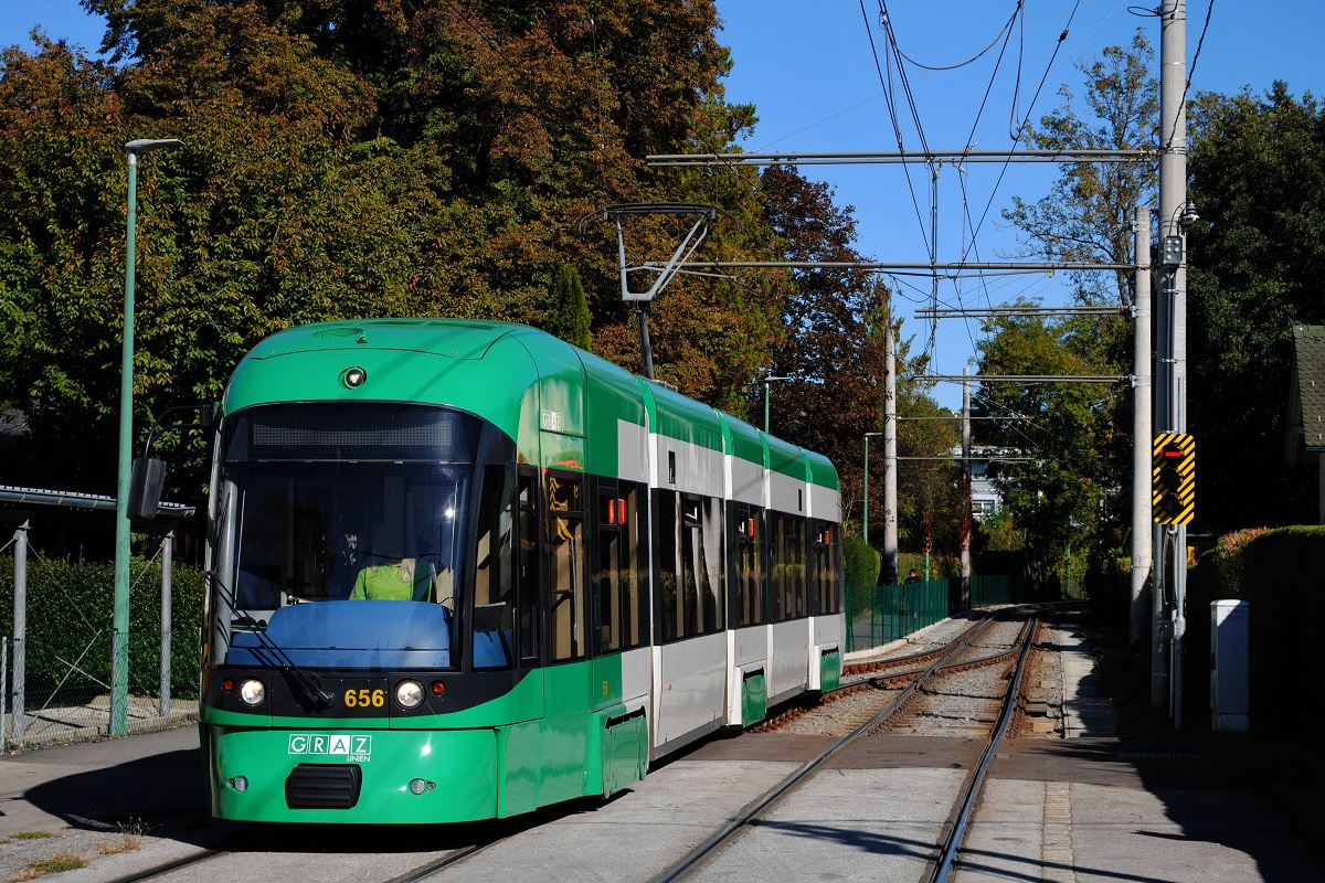 Cityrunner 656 fährt in die Haltestelle Wagnesweg ein. (12.10.2019)