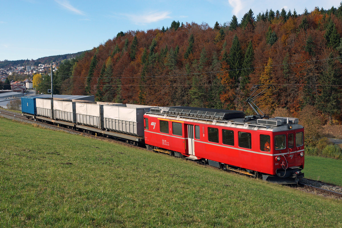 CJ: Am 31. Oktober 2016 wurde der Kehrichtzug mit dem Bef 4/4 641, ehemals RhB, geführt.
Foto: Walter Ruetsch