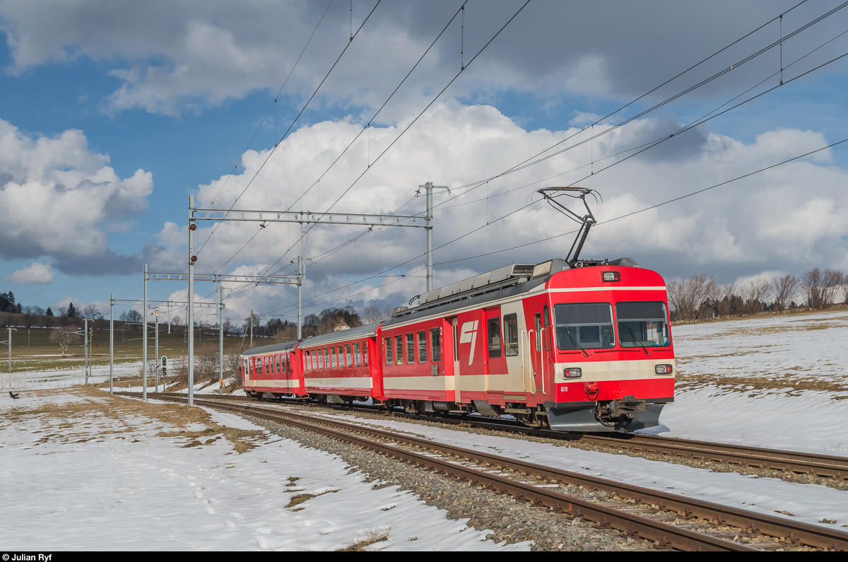 CJ BDe 4/4 II 611 am 16. Februar 2017 mit einem Regio bei La Cibourg.