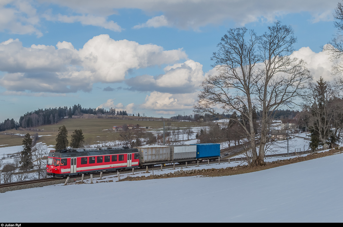 CJ Be 4/4 617 (ex-FW) am 16. Februar 2017 mit einem Abfallzug bei La Cibourg. Die Sonne hatte sich leider 10 Minuten vorher verabschiedet.