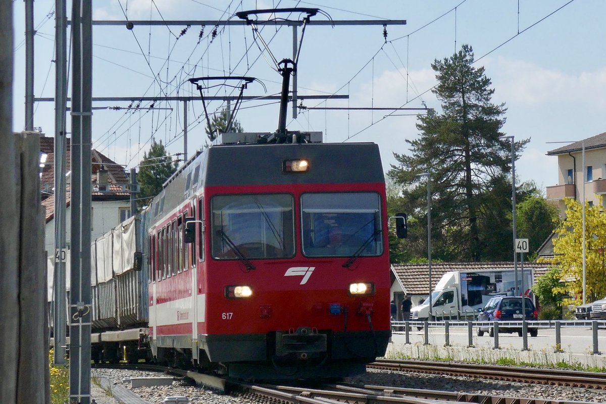 CJ Be 4/4 617 verlässt am 28.5.20 mit einem Kerichtzug den Bhf Le Noirmont in Richtung Glovelier