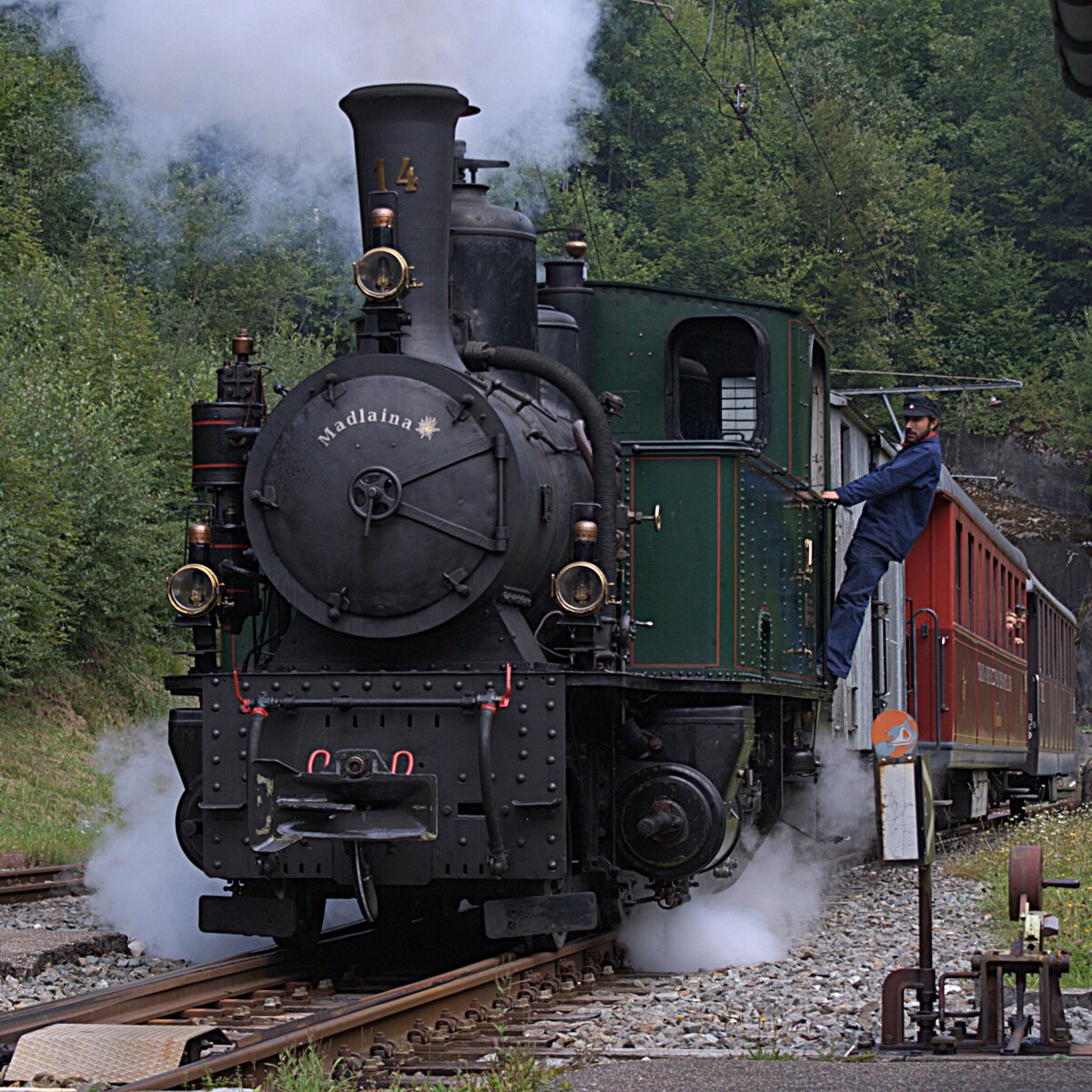CJ Chemins de fer du Jura La Traction: G 3/4 14  Madlaina  + J 316 + WR 777 + BR 779, Vorziehen des Zuges für die Rückfahrt Bollement-Saignelégier, private Veranstaltung mit Verpflegung und Zugüberfall, Bollement, 23. August 2025.