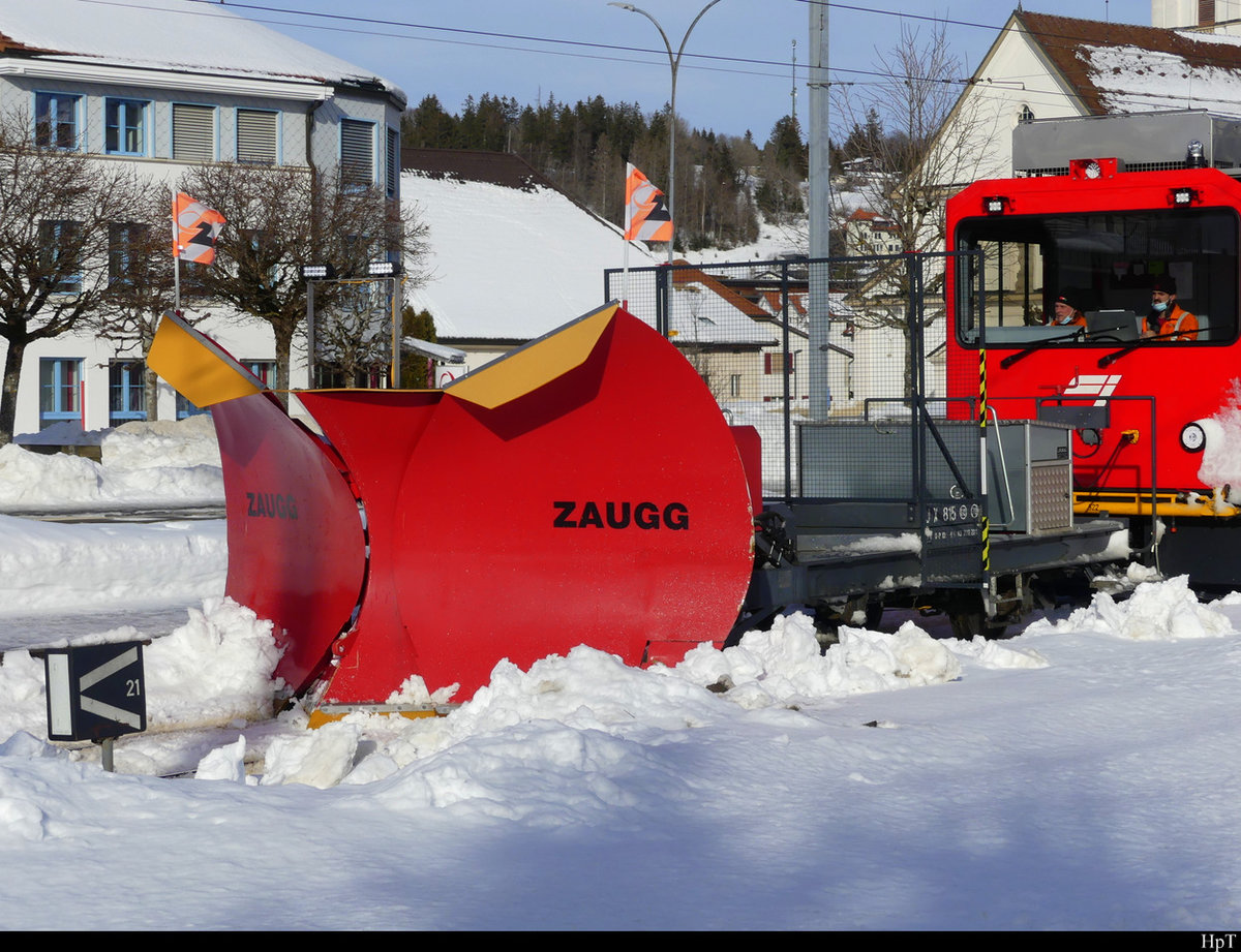 CJ - Dienstwagen X 815 Schneepflug unterwegs im Bahnhofsareal von Saignelégier am 20.01.2021
