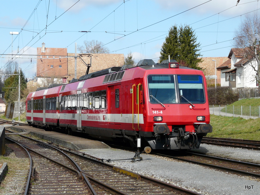 CJ - ex SBB Triebwagen  RBDe 4/4 560 141-1 mit ex SBB Steuerwagen 55 85 29-34 914-4 im Bahnhof Bonfol am 02.03.2014