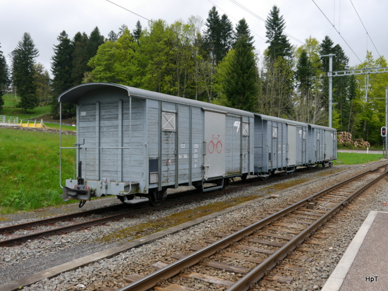 CJ - Güterwagen Gbk 308 und 312 und 307 abgestellt in Le Cibourg am 16.05.2014
