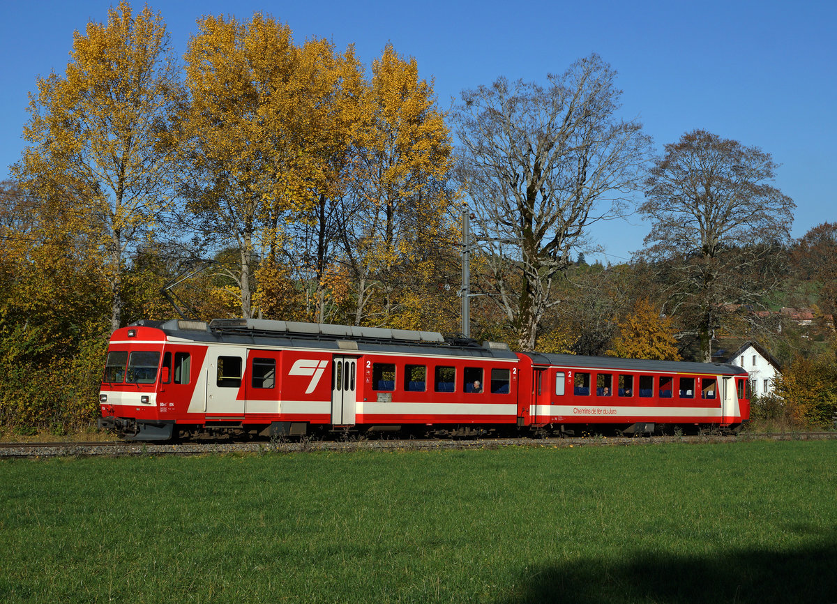 CJ: HERBSTLICHE FARBENPRACHT IM JURA 
    vom 27. Oktober 2016
Bald Geschichte - BDe 4/4 II 614 auf der Fahrt nach Tavannes.
Foto: Walter Ruetsch

