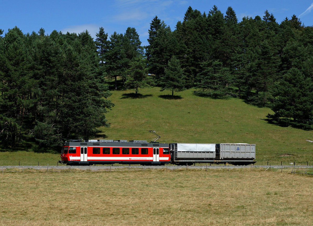 CJ: Kehrichtzug mit dem Be 4/4 616 (ehemals AB/FW) zwischen Tavannes und Tramelan unterwegs am 3. August 2016.
Foto: Walter Ruetsch