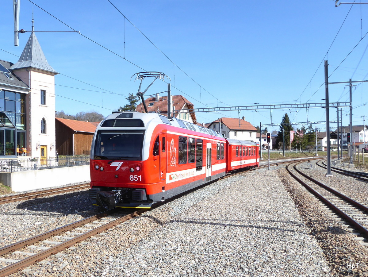 CJ - Nachschuss des Triebwagen Be 4/4 651 mit Steuerwagen ABt 715 beim verlassen des Bahnhofs von Le Noirmont am 11.03.2017