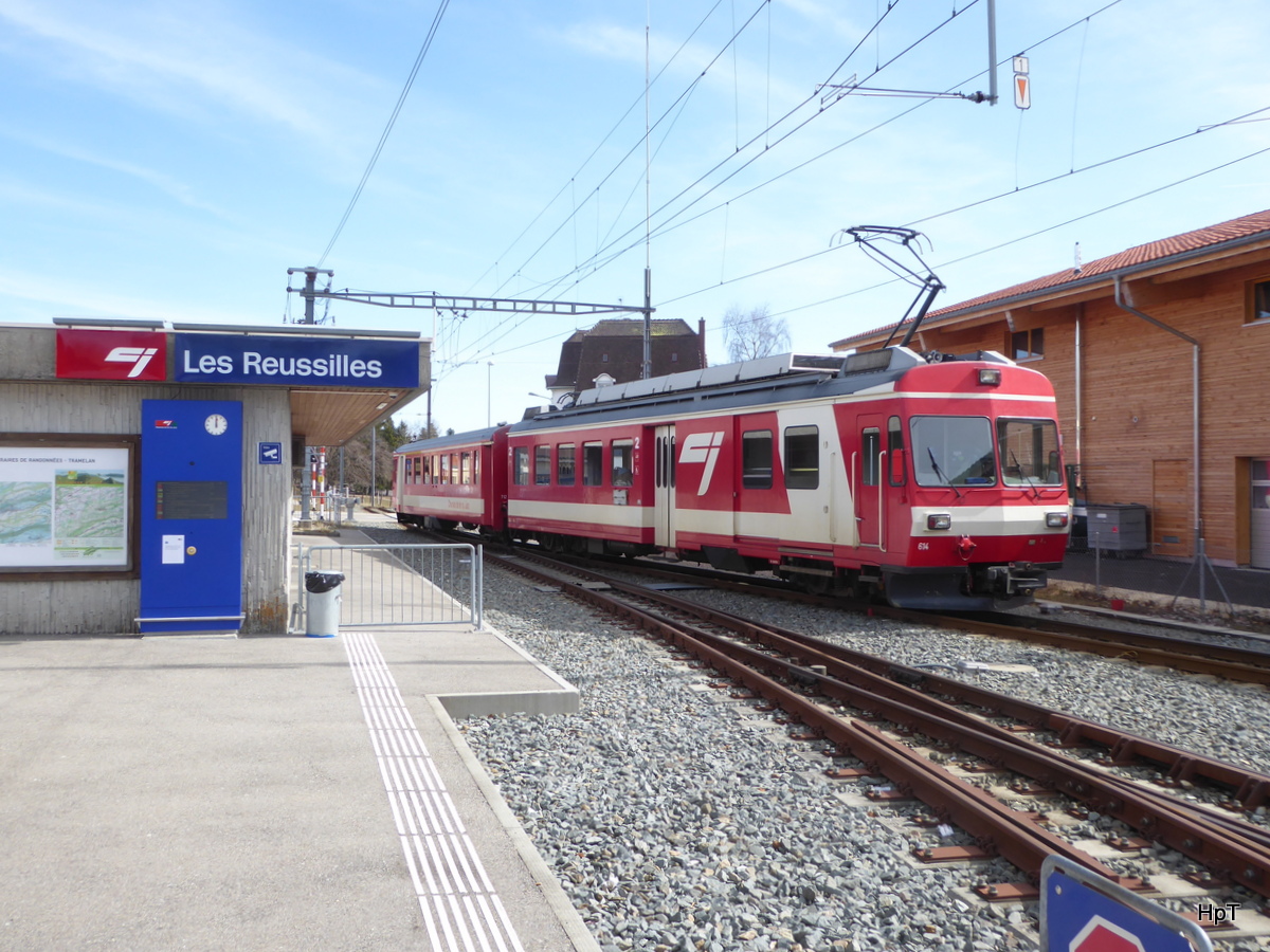 CJ - Nachschuss des Triebwagen BDe 4/4 614 mit Steuerwagen ABt 712 beim verlassen des Bahnhofs von Les Reussilles am 11.03.2017