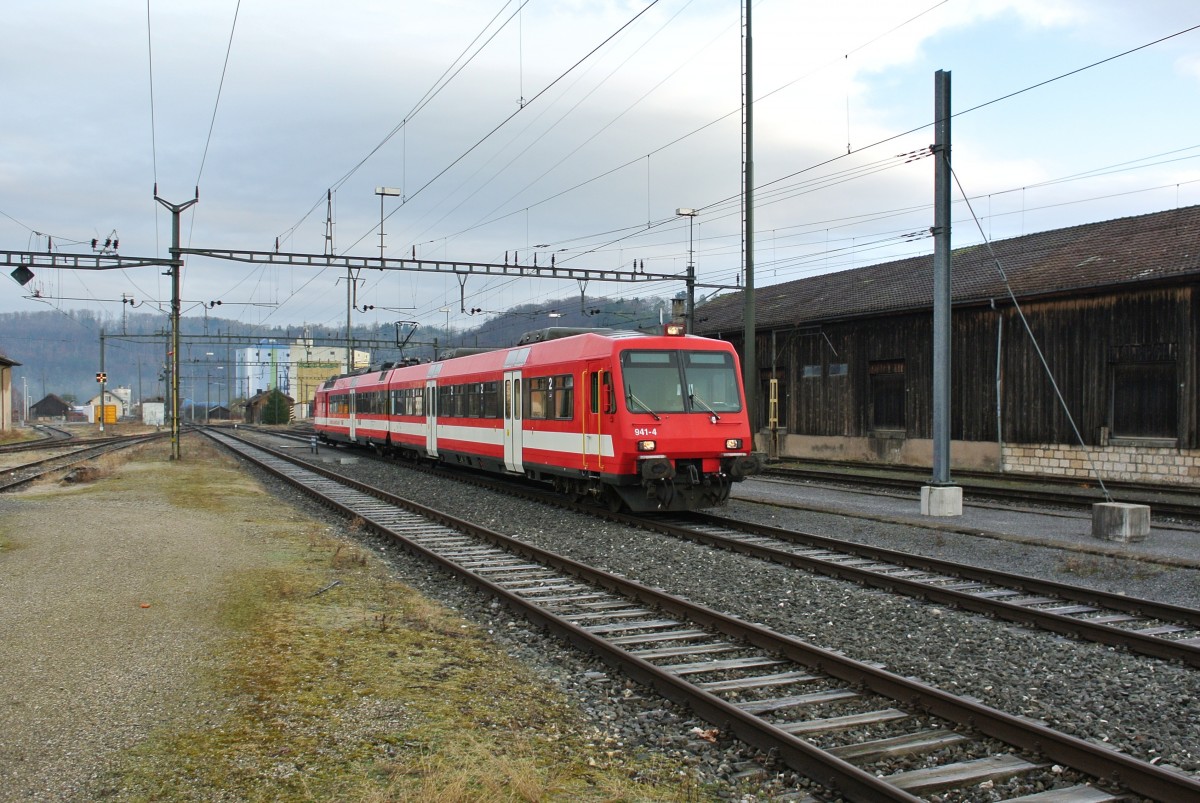 CJ NPZ beim rangieren in Porrentruy. Der Pendel besteht aus dem Bt 941-4 und dem RBDe 141-4, 13.01.2014.