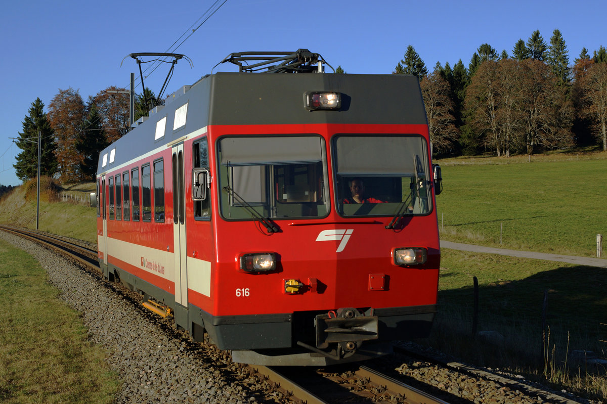 CJ: Regionalzug mit Be 4/4 616, ehemals AB/FW, zwischen Saignelégier und Le Noirmont am 31. Oktober 2016.
Foto: Walter Ruetsch