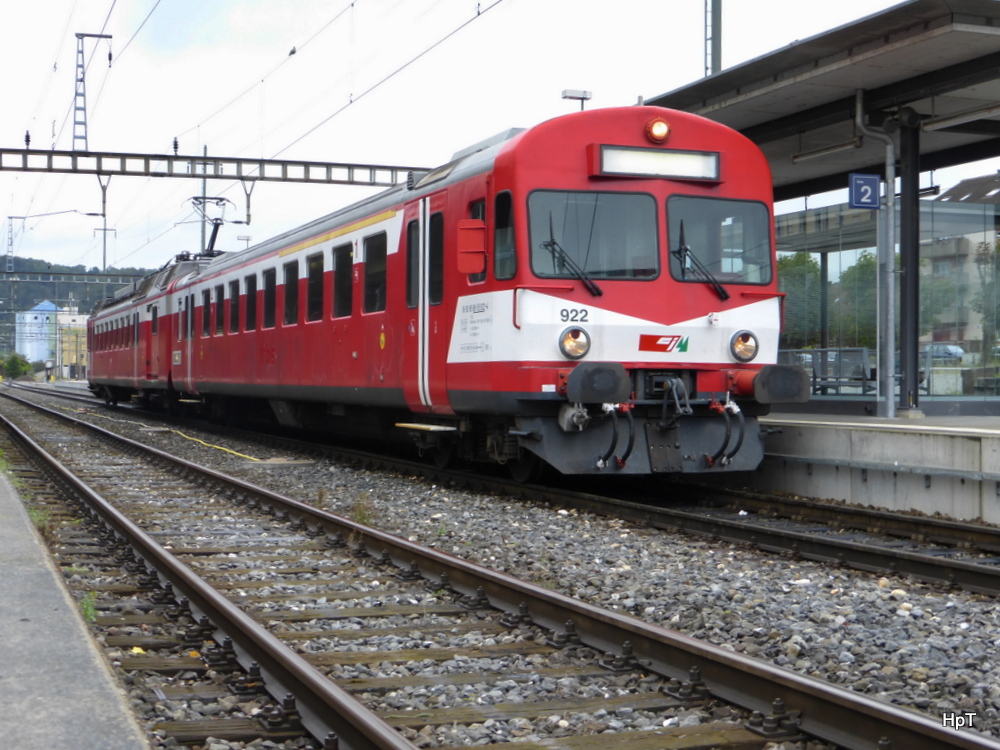 CJ - Steuerwagen Bt 50 85 80-35 922-4 und Triebwagen RBDe 4/4  566 222-6  im Bahnhof von Porrentruy am 31.08.2014