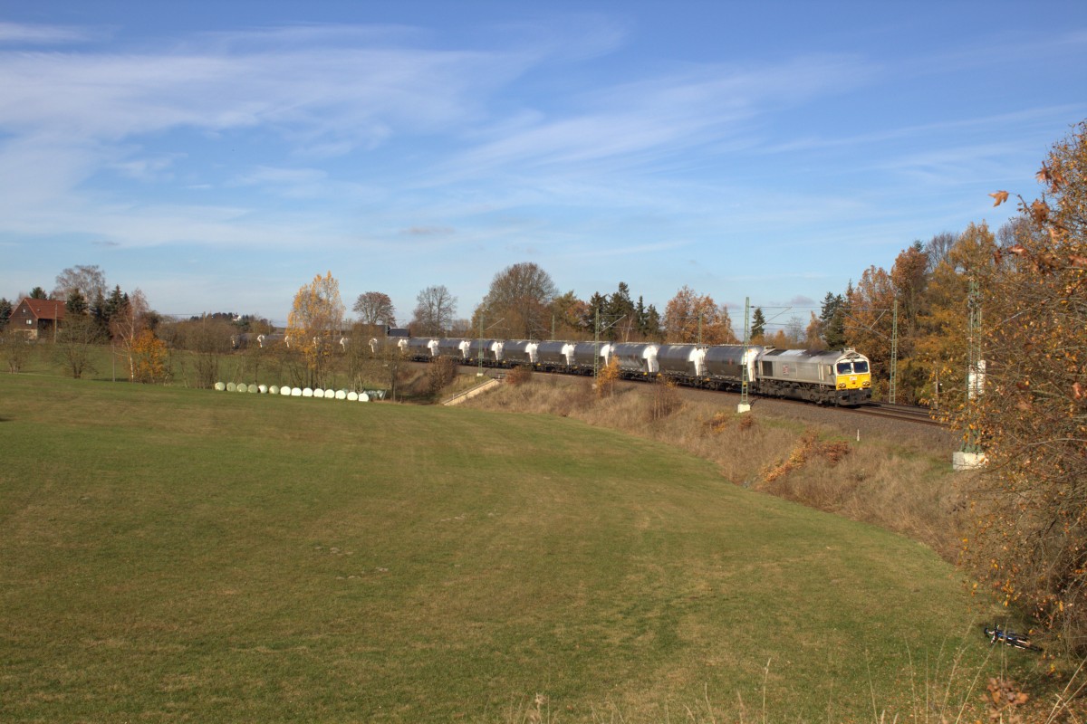 Class 077 012-8 mit Zemnentleerzug kurz vor Einfahrt Plauen, aufgenommen am 08.11.2015