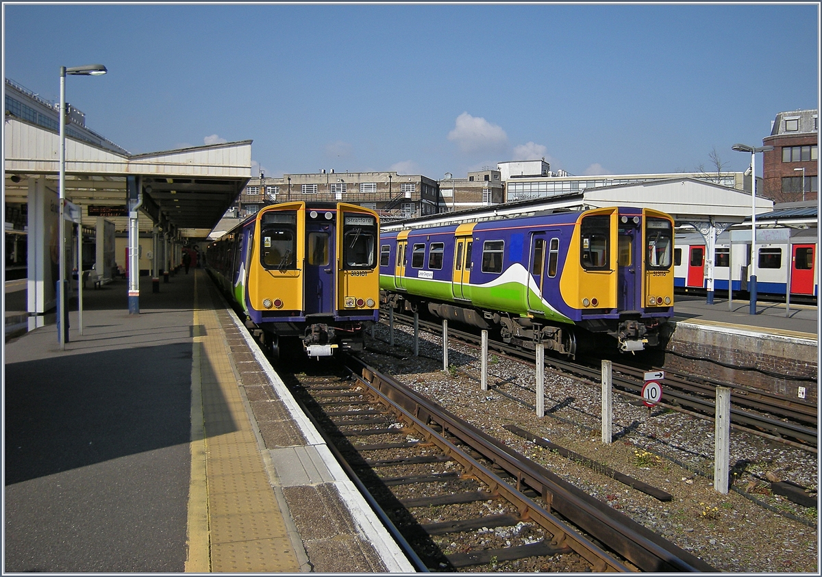Class 313 Silverlink-Züge in Richmond am 14. April 2008