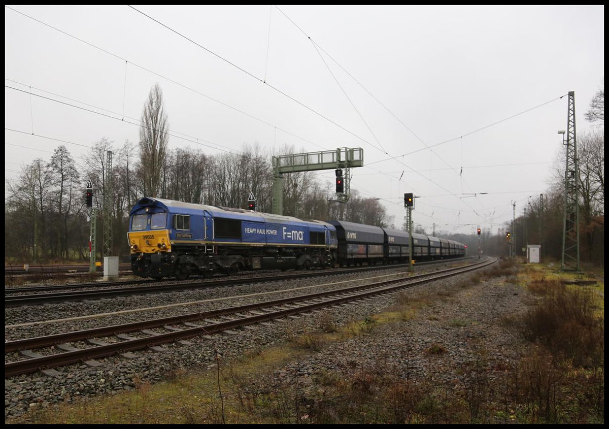Class 66 29005 von Mma mit dem Namen Ted Gaffney erreicht hier mit ihrem Kohlependel am 8.1.2020 um 11.47 Uhr auf der Rollbahn den Bahnhof Hasbergen.