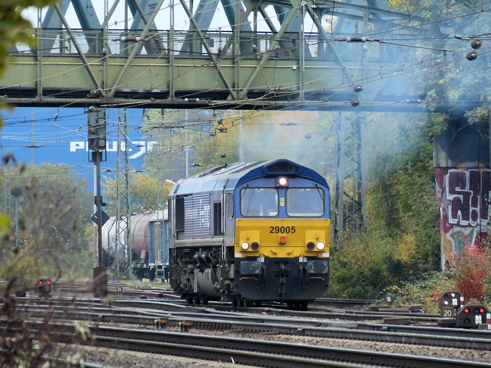 Class 66  29005 Ted Gaffney  (NVR: 92 80 1266 029-8 D-HHPI am 23.10.2015 in Minden...
<P>Weitere Bilder zum Thema Bahnfotografie gibt es auf meiner Site unter:<br> 
<a href= http://www.ralf-bueker.de/Ralf's Eisenbahnbilder.htm target= _blank >Ralf's Eisenbahnbilder