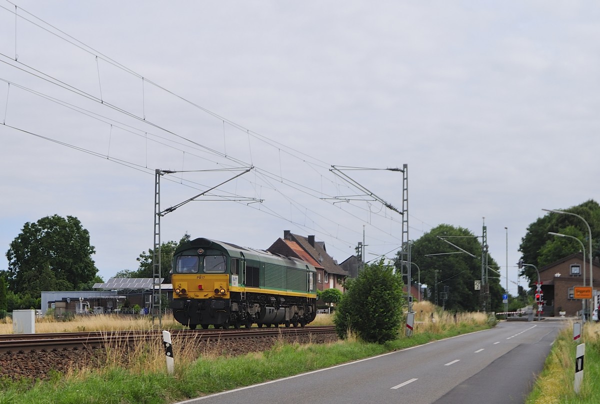 Class 66 PB17 der RurTalBahn, bei Süggerath am 22.7.2015 auf KBS 485, Km 29,0 in Richtung Aachen