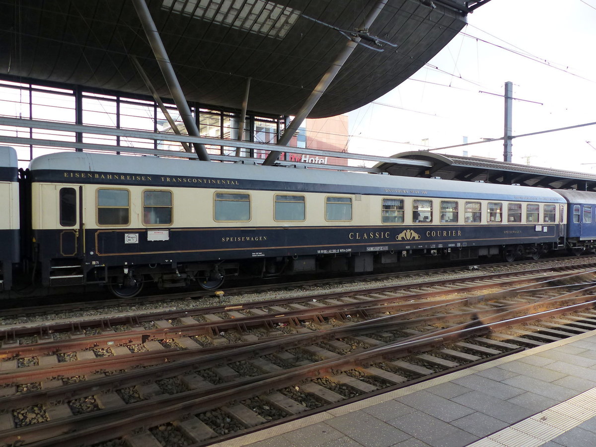 Classic Courier Speisewagen 56 80 88-40 106-8 WRm D-DNV im DPE 20863  Classic-Courier  nach Chemnitz Hbf, am 02.12.2017 in Erfurt Hbf.