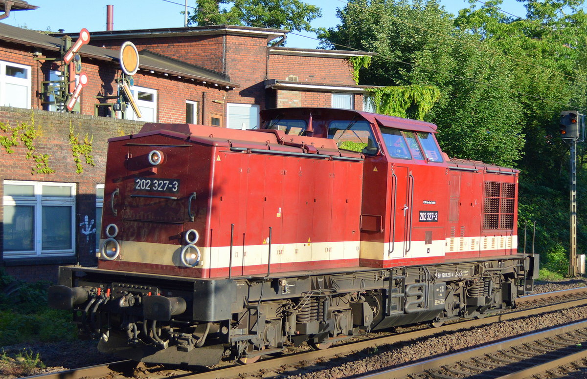 CLR - Cargo Logistik Rail-Service GmbH mit  202 327-3  [NVR-Nummer: 92 80 1203 227-4 D-CLR] am 30.06.18 Bf. Hamburg-Harburg. 
