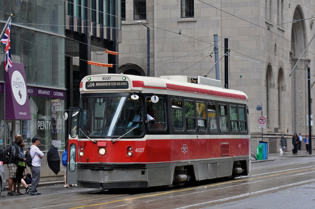 CLRV Tramzug der TTC 4027, auf der Linie 504 unterwegs in Toronto. Die Aufnahme stammt vom 22.07.2017.