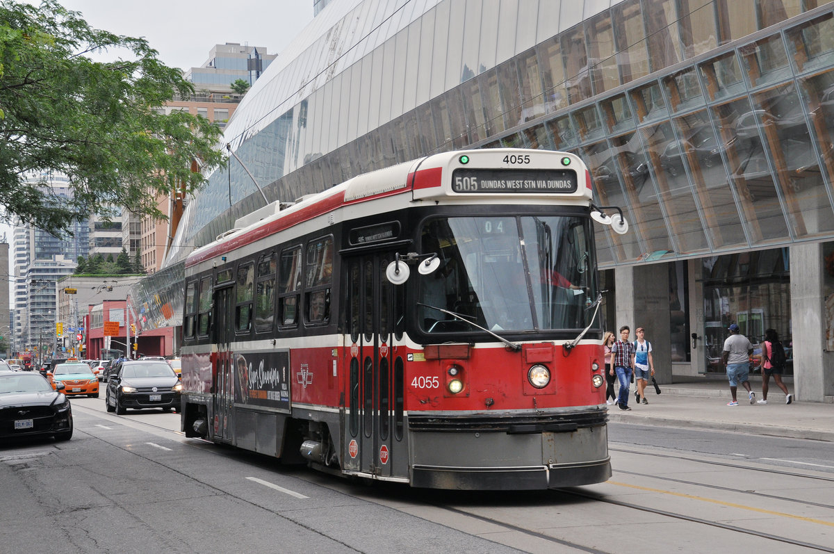 CLRV Tramzug der TTC 4055, auf der Linie 505 unterwegs in Toronto. Die Aufnahme stammt vom 22.07.2017.