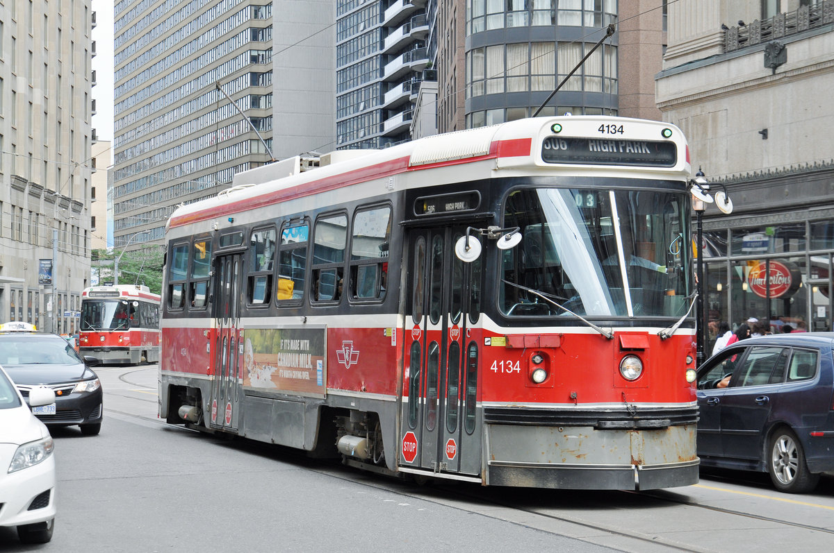 CLRV Tramzug der TTC 4134, auf der Linie 506 unterwegs in Toronto. Die Aufnahme stammt vom 22.07.2017.