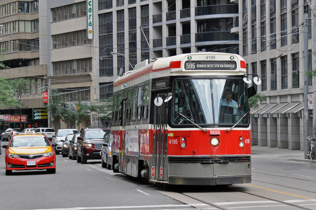 CLRV Tramzug der TTC 4195, auf der Linie 505 unterwegs in Toronto. Die Aufnahme stammt vom 23.07.2017.