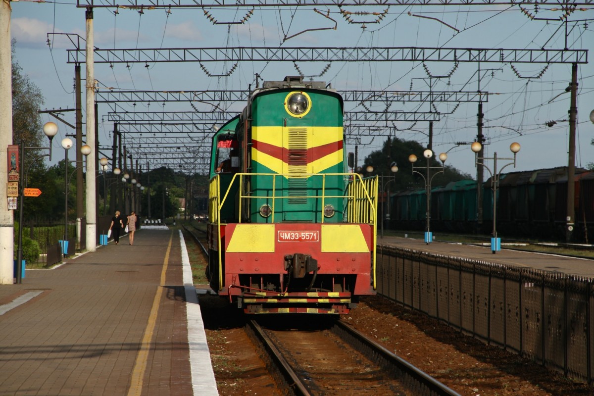CME3-5571 im Bahnhof von Bordi am 18.08.2015.