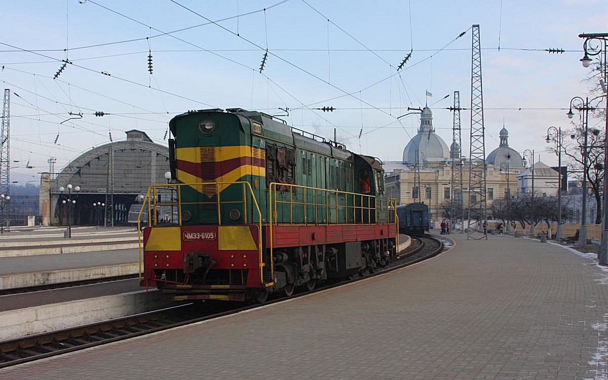 CME3-61.05 rangiert am Morgen des 17.2.2008 im Hauptbahnhof von Lemberg.
