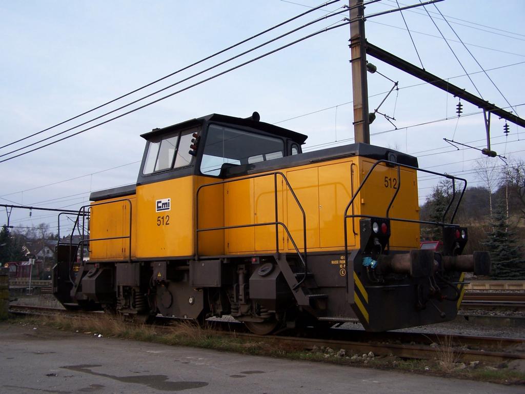 CMI 512 auf einem Nebengleis des Bahnhofs von Oetrange am 06.02.2006