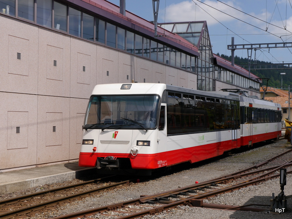 CMN/TRN/TransN - Salonsteuerwagen Ast 21 mit Triebwagen BDe 4/4 6 im Bahnhofsareal von Le Ponts de Martel am 31.05.2014