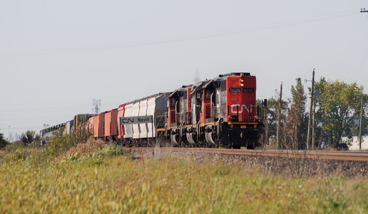 CN 6016 mit zwei Schwestermaschinen beim Rangieren in Navin / MB (Winnipeg).
09.09.2017