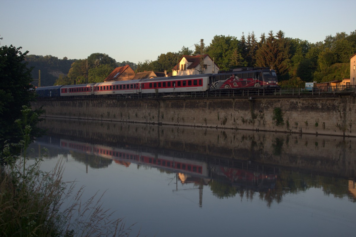 CNL Zürich-Berlin/Prag mit der beklebten 115 509 kurz vor Bad Kösen. Aufgenommen am 27.06.2015 um 5:40Uhr. 