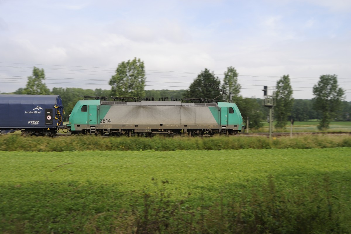 Cobra 2814 ( 186 206-2B) zieht einen Stahlzug durch das Wurmtal auf der KBS 485, in Richtung Mönchengladbach am 27.6.2015