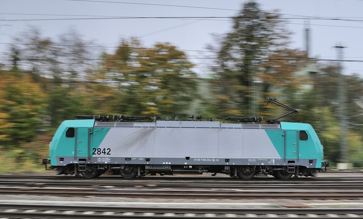 COBRA 2842 / 186 234-1B bei einer Rangierfahrt. Mitgezogen am 27.10.2016 im Aachener West Bahnhof
