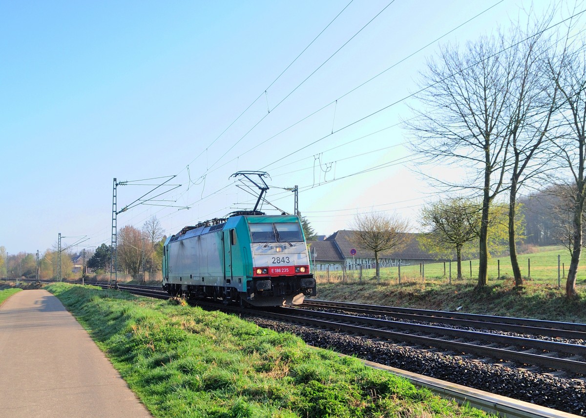 Cobra 2843 (E 186 235) als LZ in Richtung Aachen am  27.3.2014  auf der KBS 485 , bei Rimburg Übach-Palenberg