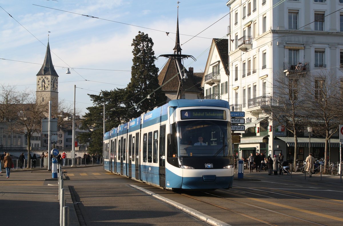 Cobra Be 5/6 3018 beim Helmhaus am 28.02.2009.